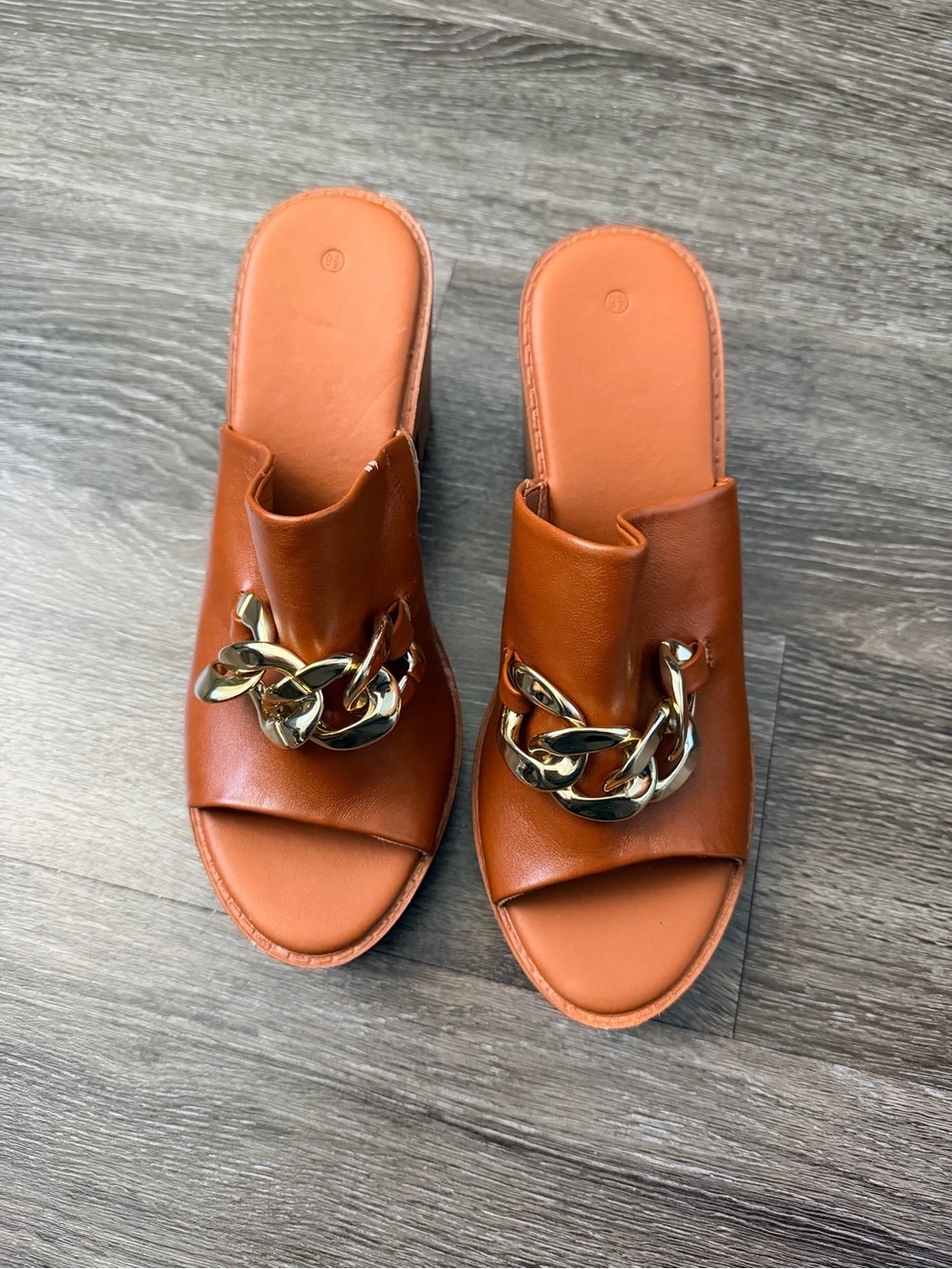 Women’s Tan Slide Mules with Gold Chain Accent